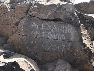 Graban un corazón con nombres en un yacimiento prehispánico de Gran Canaria Graban un corazón con nombres en un yacimiento prehispánico de Gran Canaria