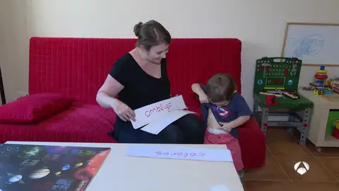 Unas 5.000 familias españolas eligen educar a sus hijos en casa y prescinden del colegio hasta la secundaria Unas 5.000 familias españolas eligen educar a sus hijos en casa y prescinden del colegio hasta la secundaria