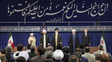 Rohaní es investido presidente de Irán para un segundo mandato