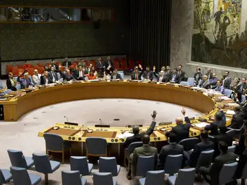 Los miembros del Consejo de Seguridad de la ONU votando Los miembros del Consejo de Seguridad de la ONU votando