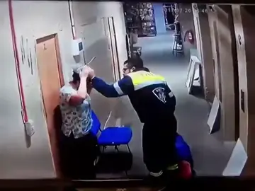 Un sanitario propina una patada en el vientre a su mujer embarazada en Chile Un sanitario propina una patada en el vientre a su mujer embarazada en Chile