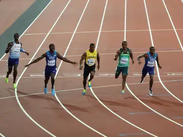 Gatlin celebra la victoria Gatlin celebra la victoria