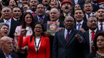 El chavismo instala la Constituyente mientras protesta opositora se desvanece