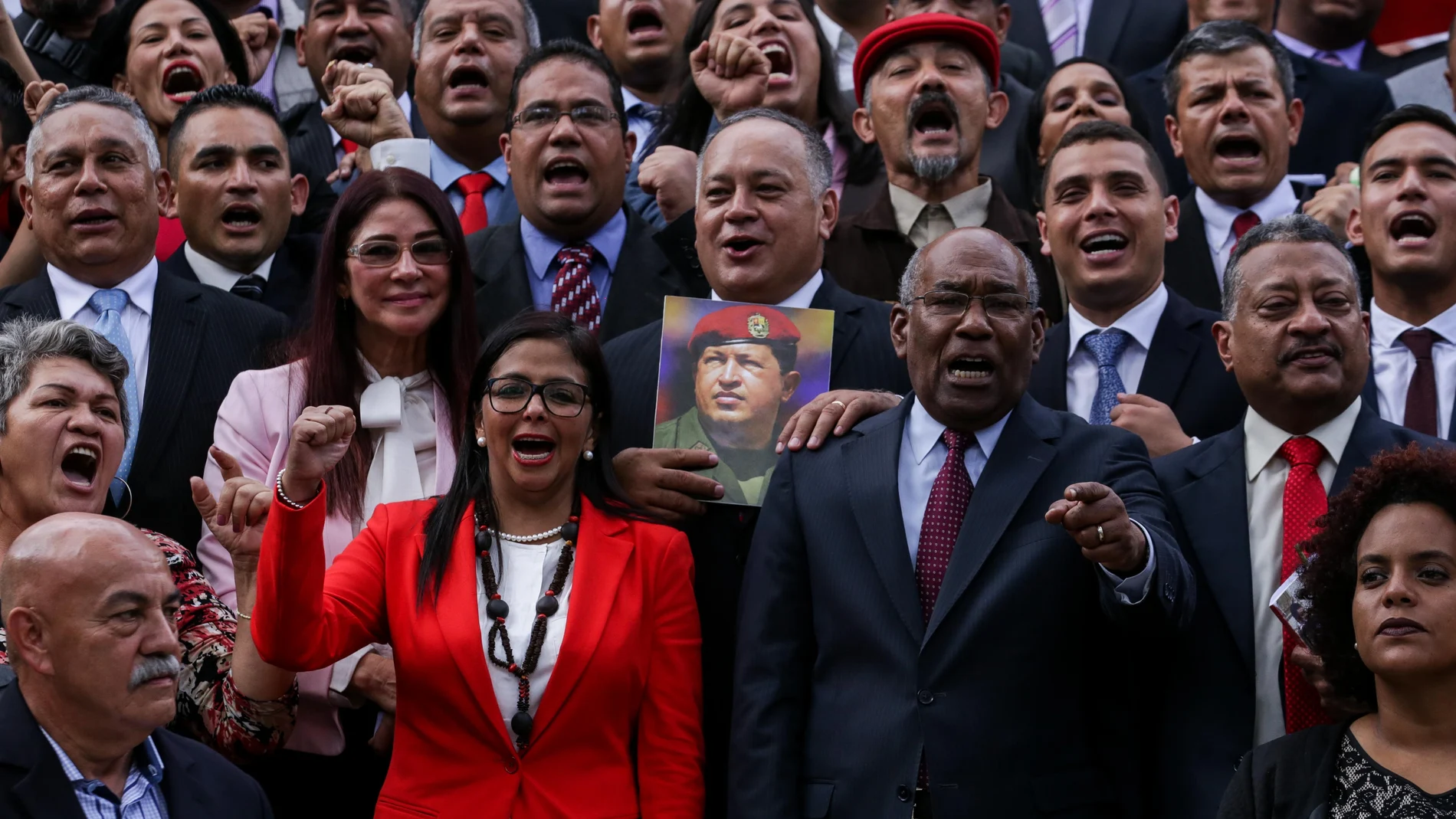 El chavismo instala la Constituyente mientras protesta opositora se desvanece El chavismo instala la Constituyente mientras protesta opositora se desvanece