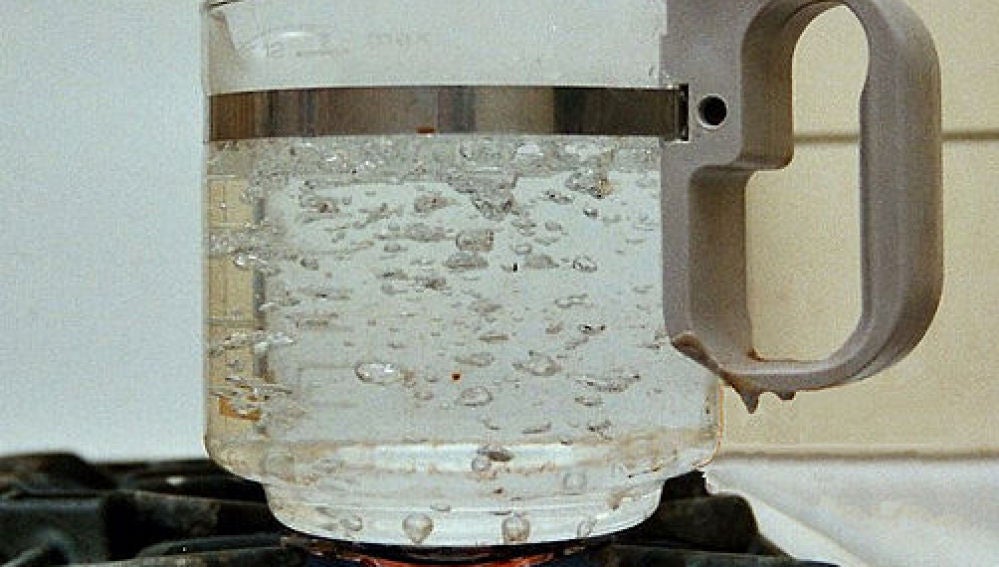 Agua hirviendo, imagen de archivo