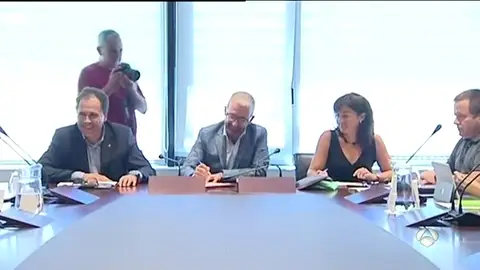 Aena se implica en la negociación ante las nuevas jornadas de caos en El Prat Aena se implica en la negociación ante las nuevas jornadas de caos en El Prat