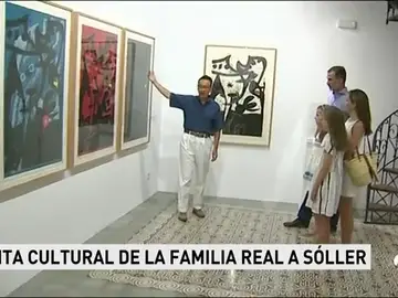 Los Reyes visitan junto a sus hijas la exposición de 'Pablo Picasso y Joan Miró' en Mallorca Los Reyes visitan junto a sus hijas la exposición de 'Pablo Picasso y Joan Miró' en Mallorca