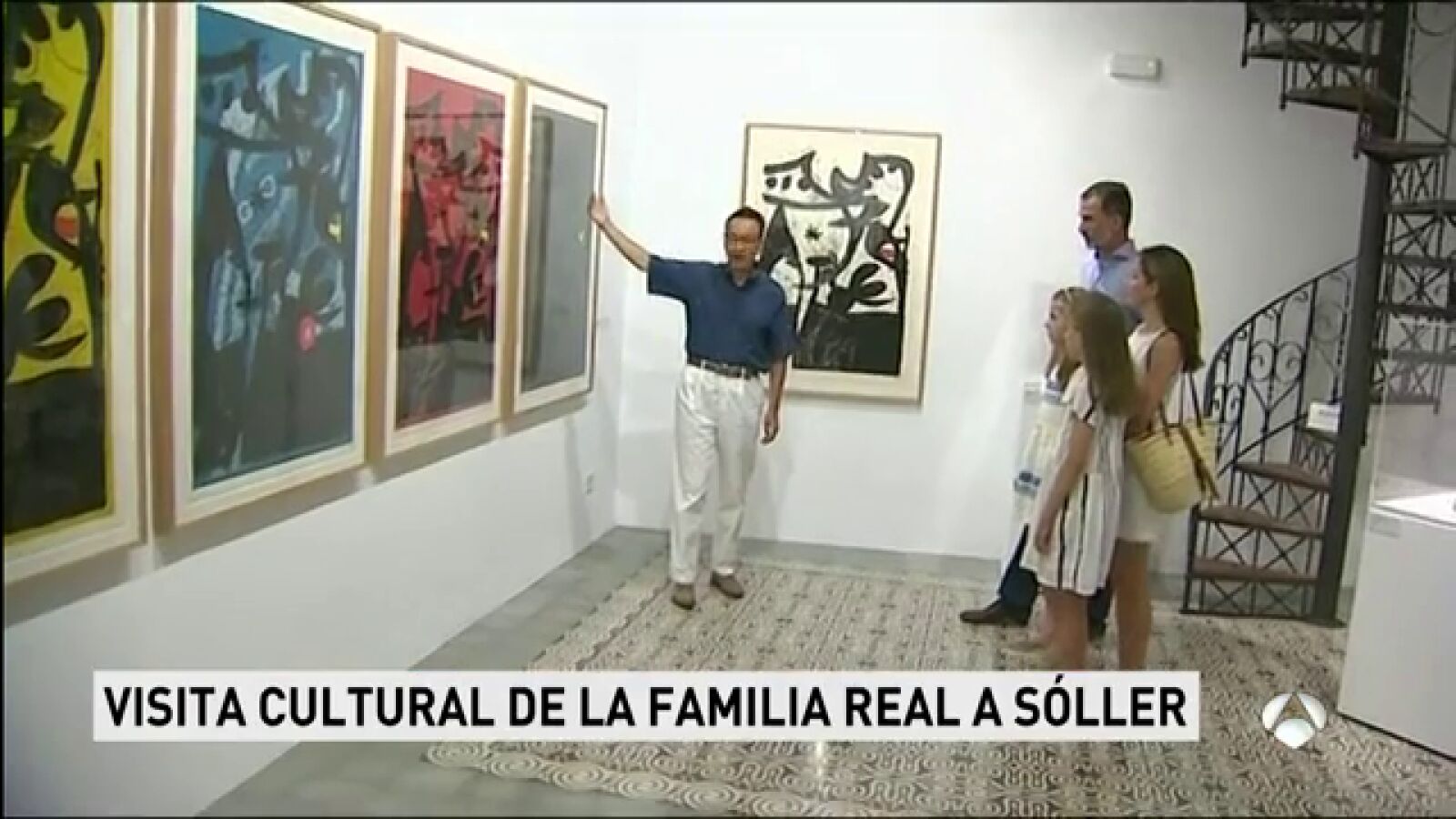 Los Reyes visitan junto a sus hijas la exposición de 'Pablo Picasso y Joan Miró' en Mallorca
