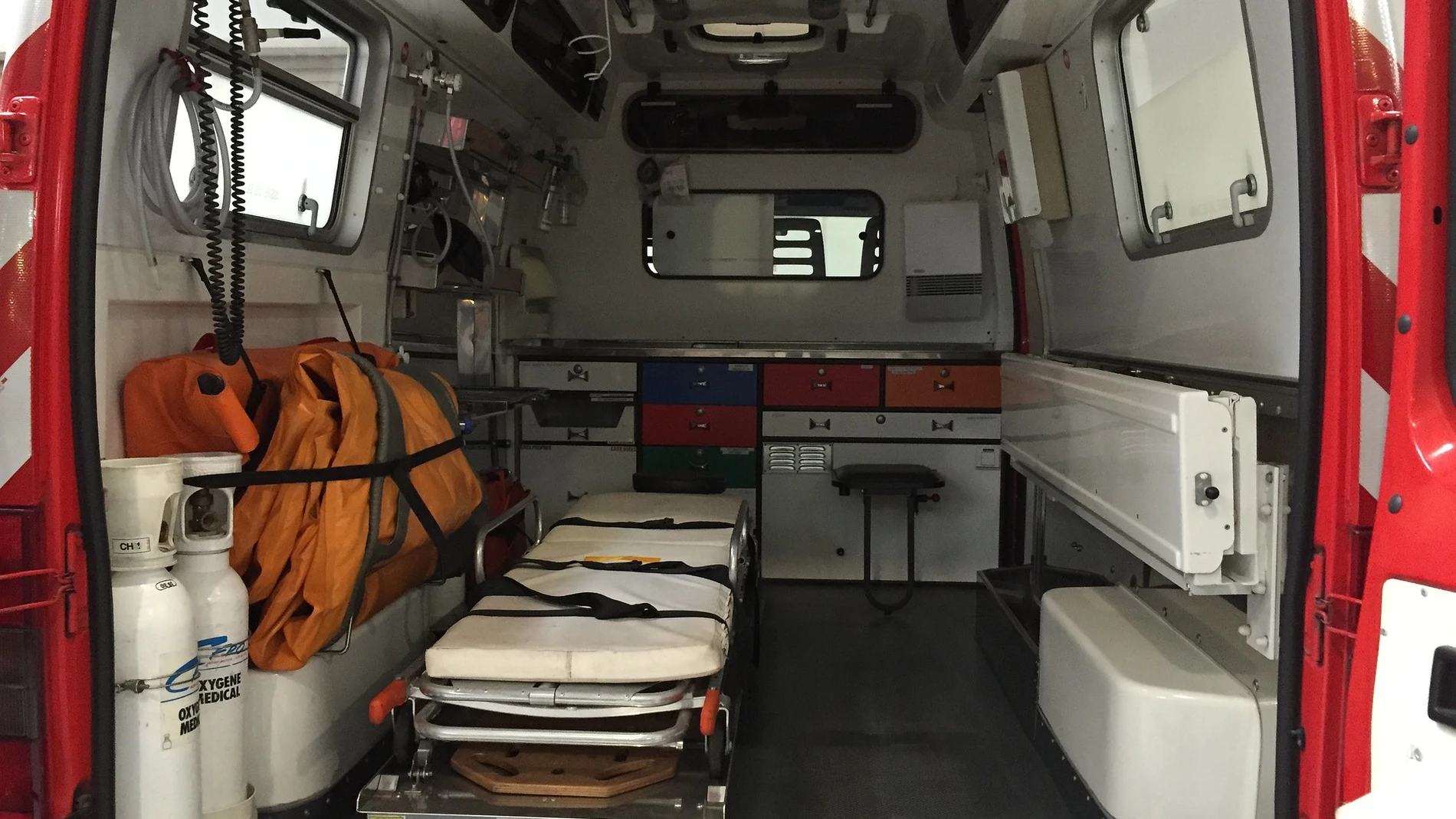 Interior de ambulancia, imagen de archivo Interior de ambulancia, imagen de archivo