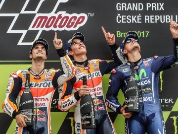 Márquez, Pedrosa y Viñales dedicaron el podio a Ángel Nieto