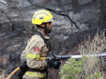 Incendio de Artés obliga a desalojar a un centenar de personas