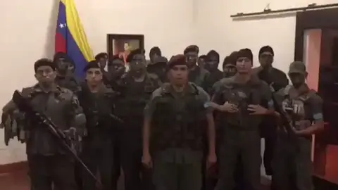 Militares de la ciudad venezolana de Valencia se declaran en "legítima rebeldía" contra Maduro Militares de la ciudad venezolana de Valencia se declaran en "legítima rebeldía" contra Maduro