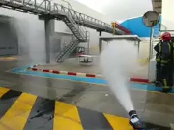 Bomberos establecen dispositivo de vigilancia en una empresa química de Molina al registrarse un escape de gas Bomberos establecen dispositivo de vigilancia en una empresa química de Molina al registrarse un escape de gas