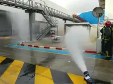 Bomberos establecen dispositivo de vigilancia en una empresa química de Molina al registrarse un escape de gas Bomberos establecen dispositivo de vigilancia en una empresa química de Molina al registrarse un escape de gas