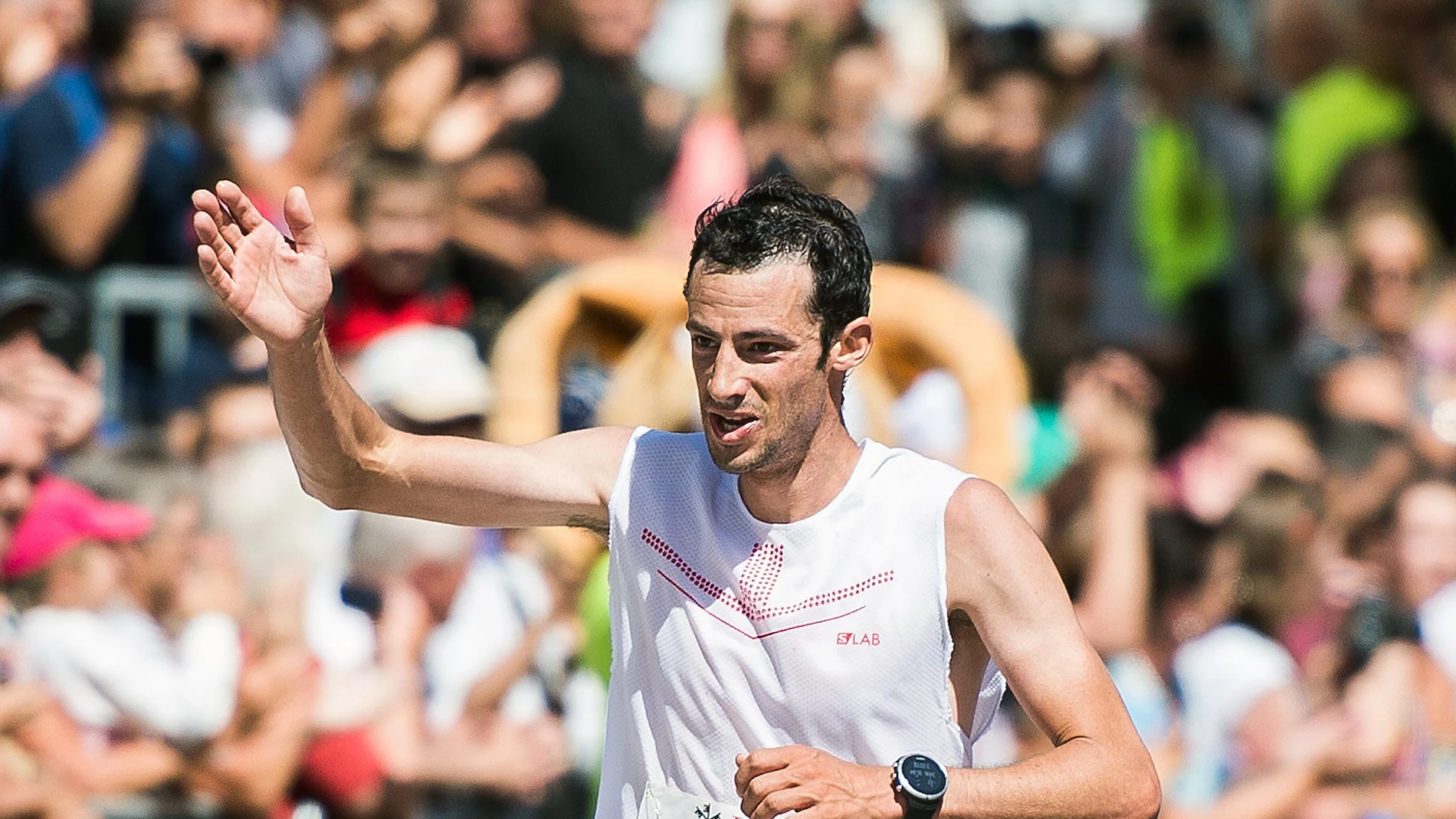Kilian Jornet celebra su victoria en la Sierre Zinal Kilian Jornet celebra su victoria en la Sierre Zinal