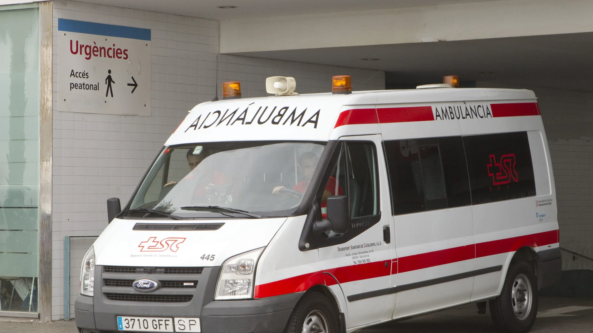 Una ambulancia Una ambulancia