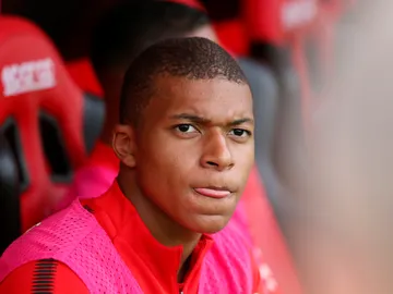Mbappé, en el banquillo del Mónaco Mbappé, en el banquillo del Mónaco