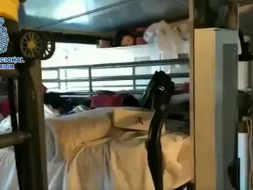 El lugar, en condiciones infrahumanas, en el que los proxonetas tenían capturadas a las víctimas El lugar, en condiciones infrahumanas, en el que los proxonetas tenían capturadas a las víctimas