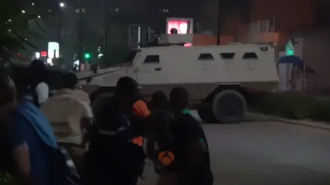 Al menos 18 muertos y decenas de heridos en un tiroteo en Burkina Faso catalogado como 'ataque terrorista' Al menos 18 muertos y decenas de heridos en un tiroteo en Burkina Faso catalogado como 'ataque terrorista'