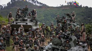 Soldados apoyan a Maduro ante las amenazas de Trump
