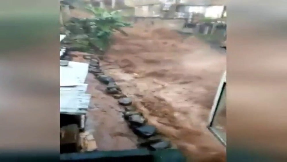 Más de 200 muertos en Sierra Leona por un desprendimiento de terreno a causa de las lluvias