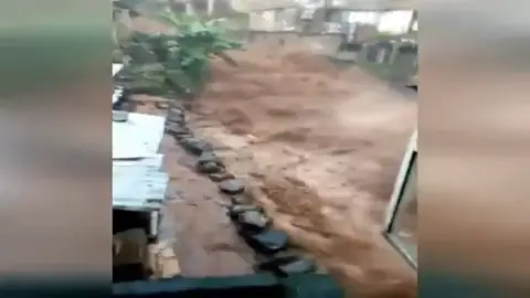 Más de 200 muertos en Sierra Leona por un desprendimiento de terreno a causa de las lluvias Más de 200 muertos en Sierra Leona por un desprendimiento de terreno a causa de las lluvias