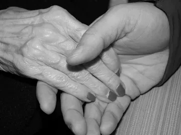Pareja cogida de la mano, imagen de archivo Pareja cogida de la mano, imagen de archivo
