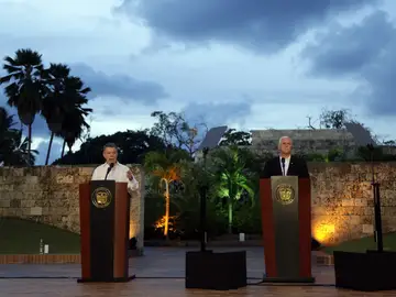 Juan Manuel Santos en una conferencia de prensa conjunta con el vicepresidente de EEUU, Mike Pence Juan Manuel Santos en una conferencia de prensa conjunta con el vicepresidente de EEUU, Mike Pence