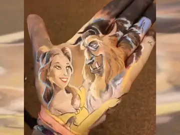 Nueva técnica de arte: Utilizar las palmas de las manos como lienzo para plasmarlo en papel Nueva técnica de arte: Utilizar las palmas de las manos como lienzo para plasmarlo en papel