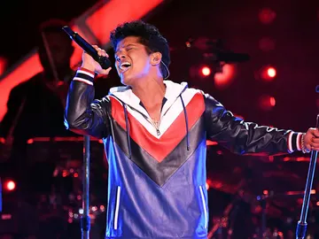Bruno Mars durante uno de sus conciertos de su gira '24k Magic' Bruno Mars durante uno de sus conciertos de su gira '24k Magic'