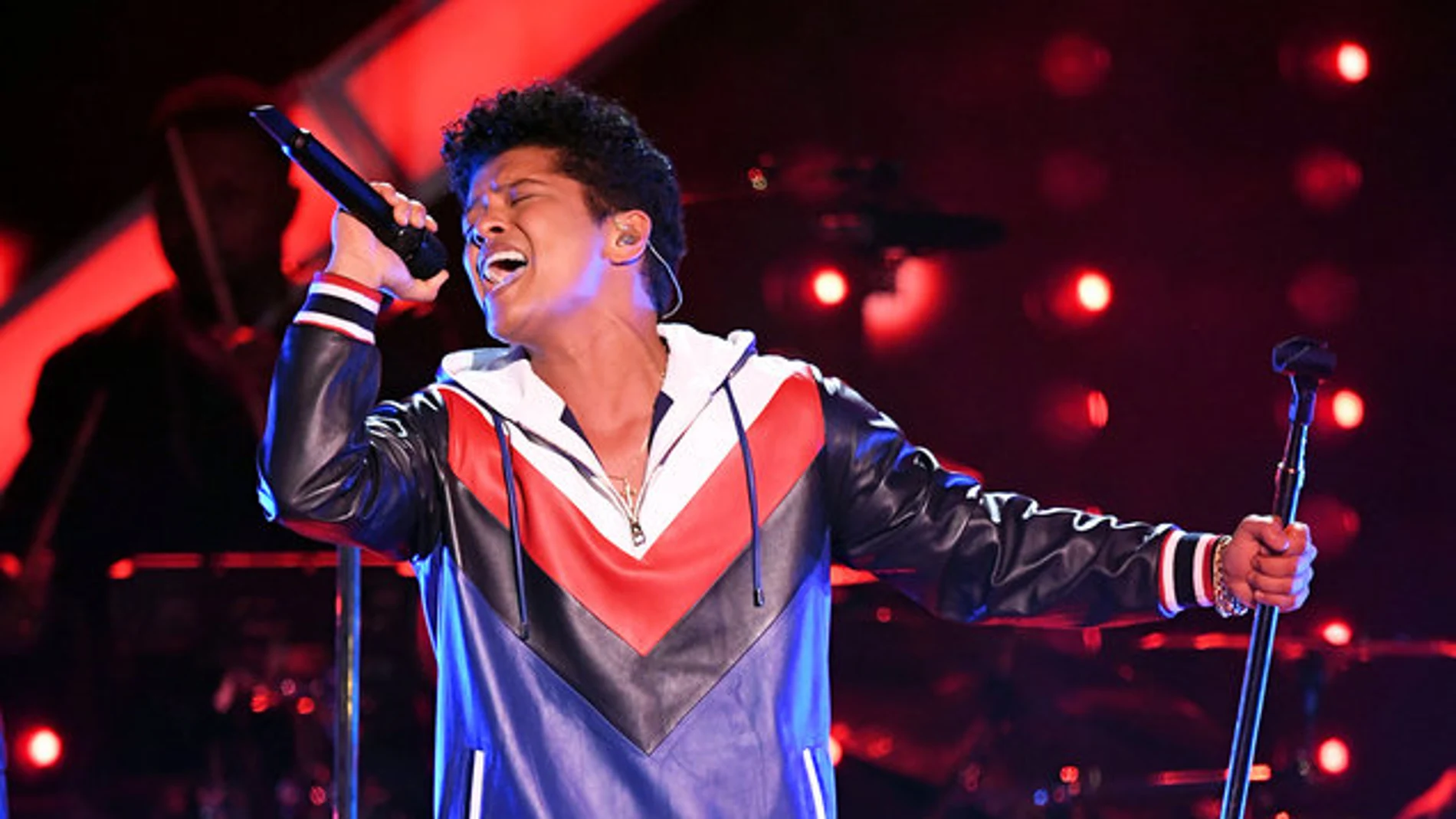 Bruno Mars durante uno de sus conciertos de su gira '24k Magic' Bruno Mars durante uno de sus conciertos de su gira '24k Magic'