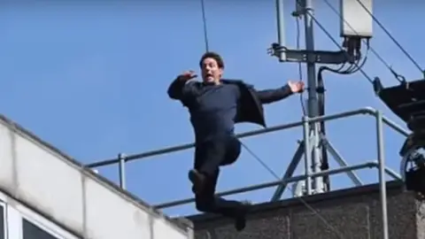 Momento del salto de Tom Cruise Momento del salto de Tom Cruise