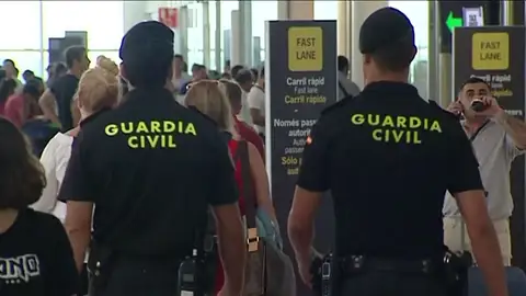 La Policía asume que la Guardia Civil intervenga en El Prat, pero pide que no se "vulneren los derechos de los trabajadores" La Policía asume que la Guardia Civil intervenga en El Prat, pero pide que no se "vulneren los derechos de los trabajadores"