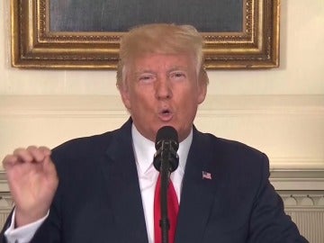 Trump condena expresamente la "repugnante" violencia del Ku Klux Klan y de otros "grupos de odio" en Charlottesville