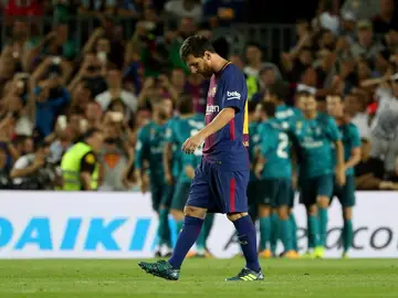 Leo Messi, cabizbajo tras el tercer gol del Real Madrid en la Supercopa Leo Messi, cabizbajo tras el tercer gol del Real Madrid en la Supercopa