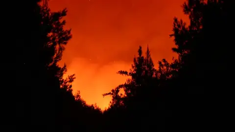 Sigue descontrolado el incendio en la región griega de Ática Sigue descontrolado el incendio en la región griega de Ática