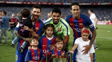 La 'MSN' celebra su victoria en la Copa del Rey de la temporada 2016-2017