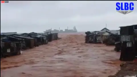 Más de 300 muertos en Sierra Leona por un desprendimiento de terreno a causa de las lluvias Más de 300 muertos en Sierra Leona por un desprendimiento de terreno a causa de las lluvias