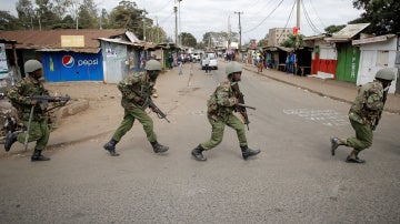 Muere una niña de seis meses gaseada y golpeada por la Policía en Kenia