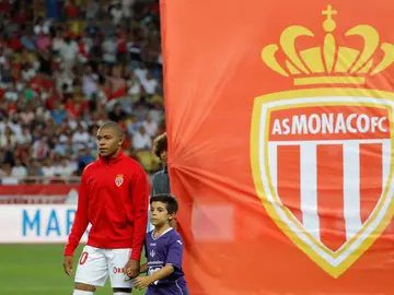 Mbappé, antes de jugar un partido con el Mónaco Mbappé, antes de jugar un partido con el Mónaco