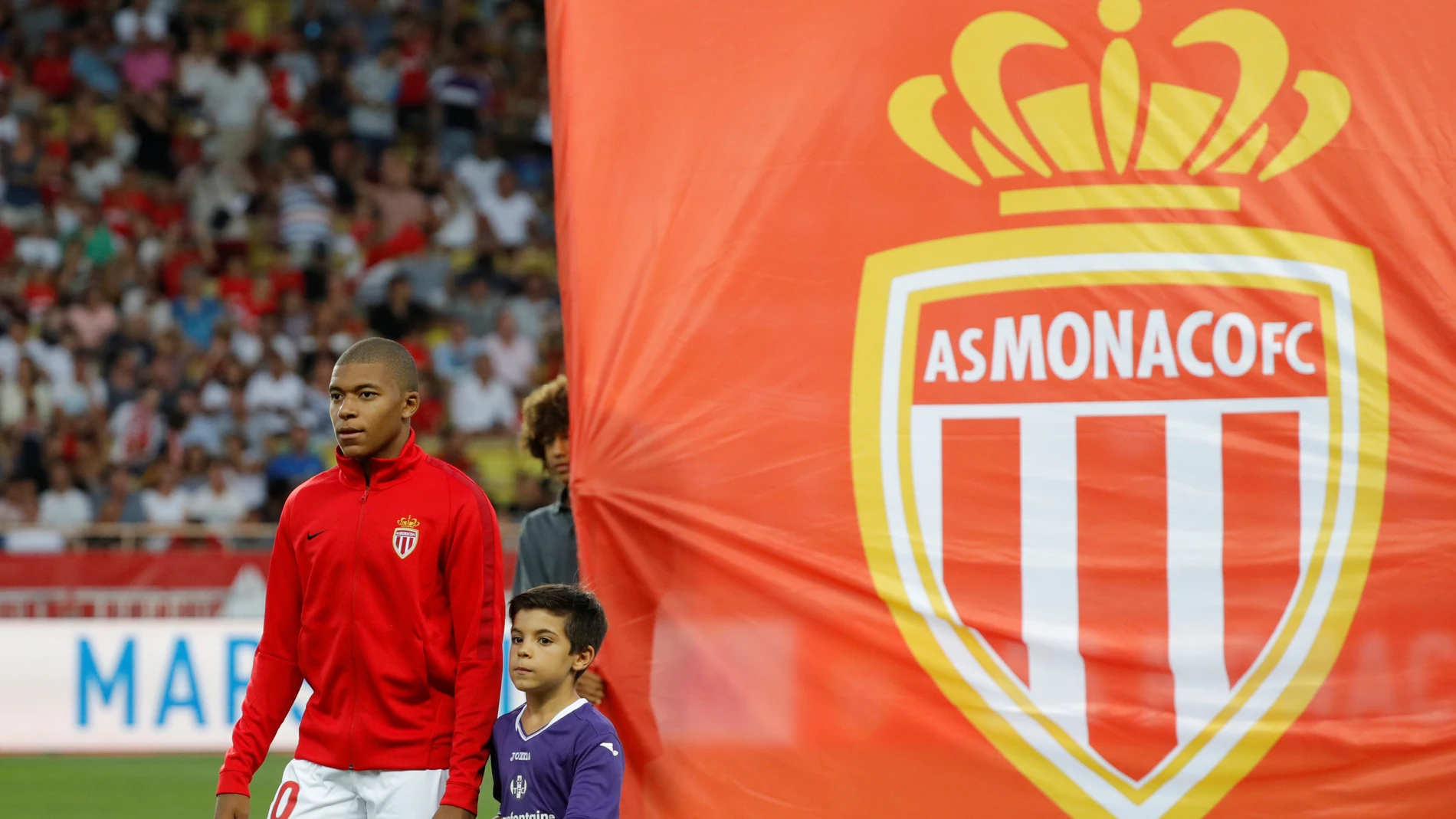 Mbappé, antes de jugar un partido con el Mónaco Mbappé, antes de jugar un partido con el Mónaco