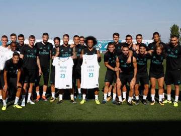 Los jugadores del Real Madrid, con camisetas en apoyo a Sergio Llull