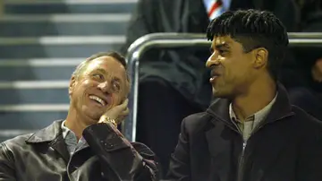 Rijkaard dialoga con Cruyff Rijkaard dialoga con Cruyff