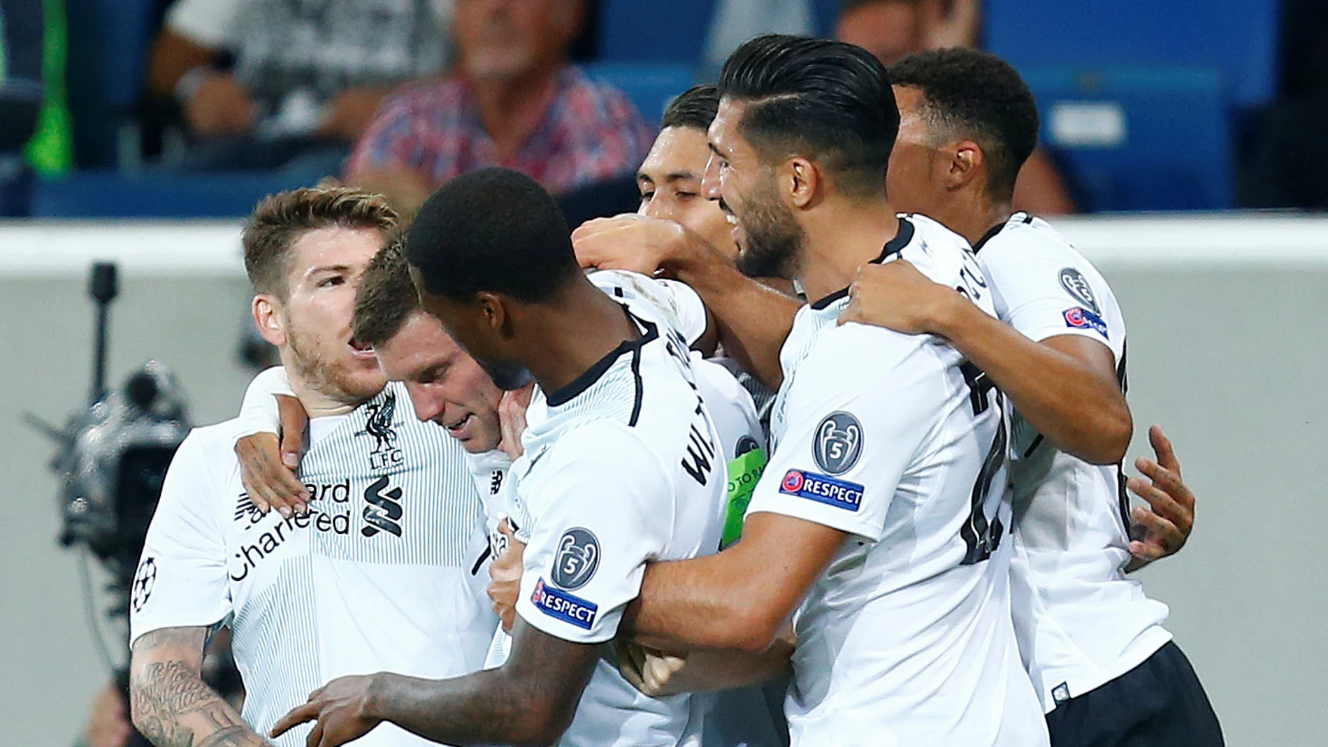 Los jugadores del Liverpool celebran un gol