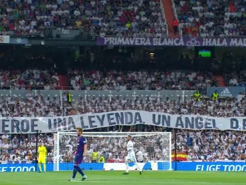 La pancarta del Bernabéu recordando a Ángel Nieto La pancarta del Bernabéu recordando a Ángel Nieto