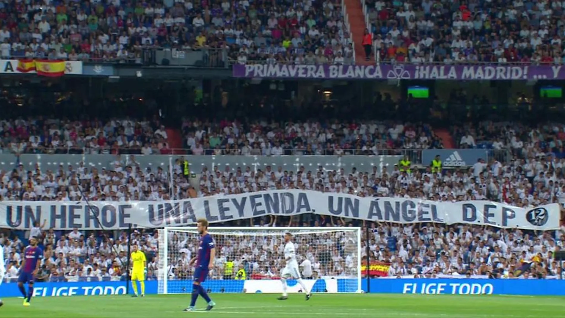 La pancarta del Bernabéu recordando a Ángel Nieto La pancarta del Bernabéu recordando a Ángel Nieto
