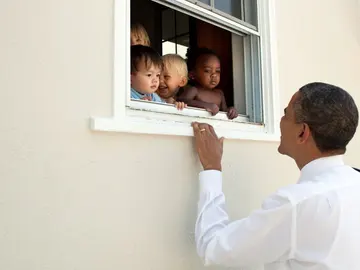 Foto compartida por Obama para condenar la violecia racista Foto compartida por Obama para condenar la violecia racista