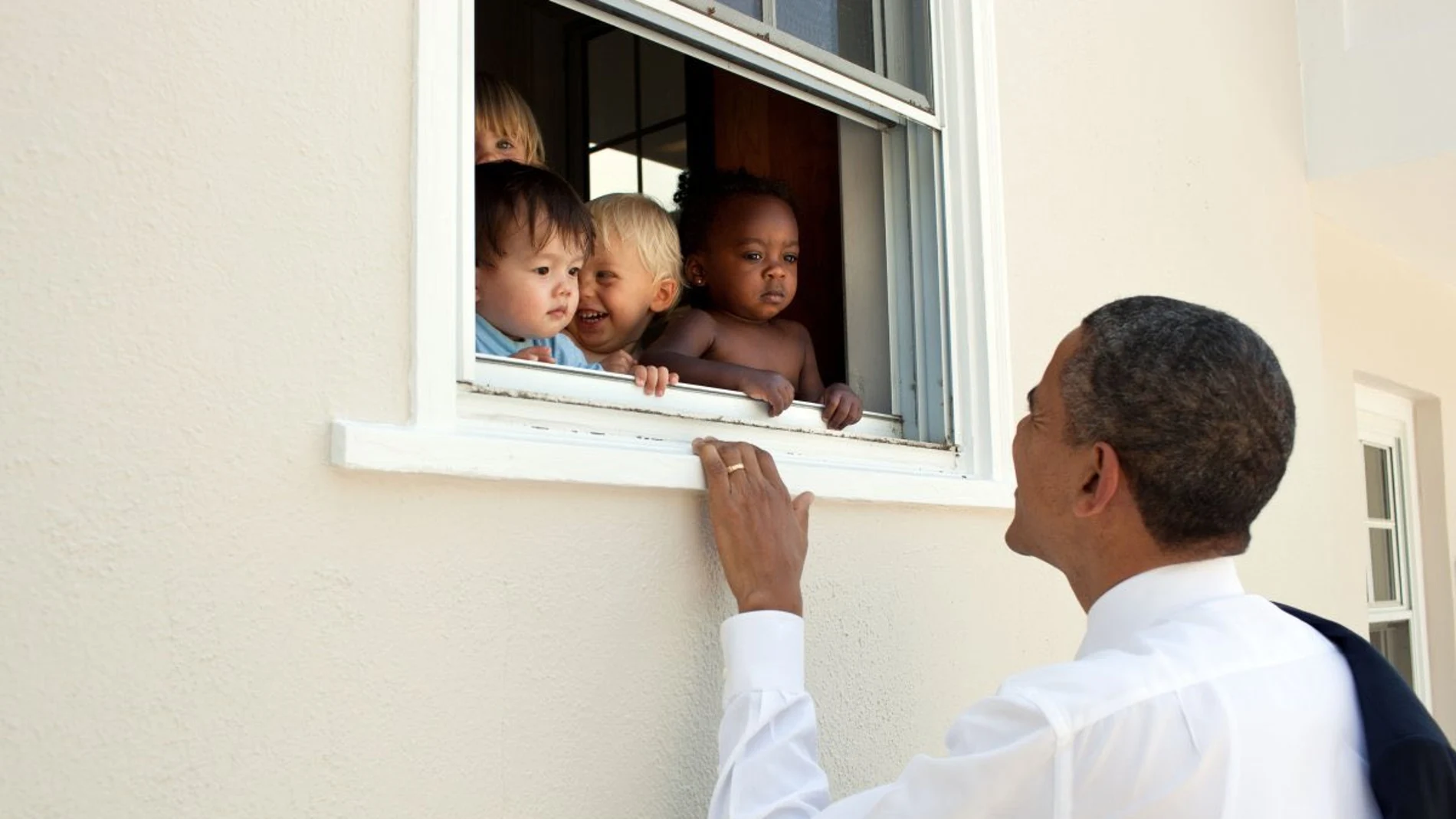 Foto compartida por Obama para condenar la violecia racista Foto compartida por Obama para condenar la violecia racista