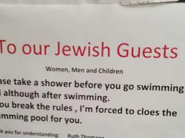 Cartel acusado de antisemita Cartel acusado de antisemita