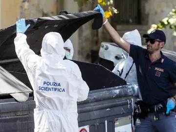 Varios miembros de la policía forense italiana Varios miembros de la policía forense italiana
